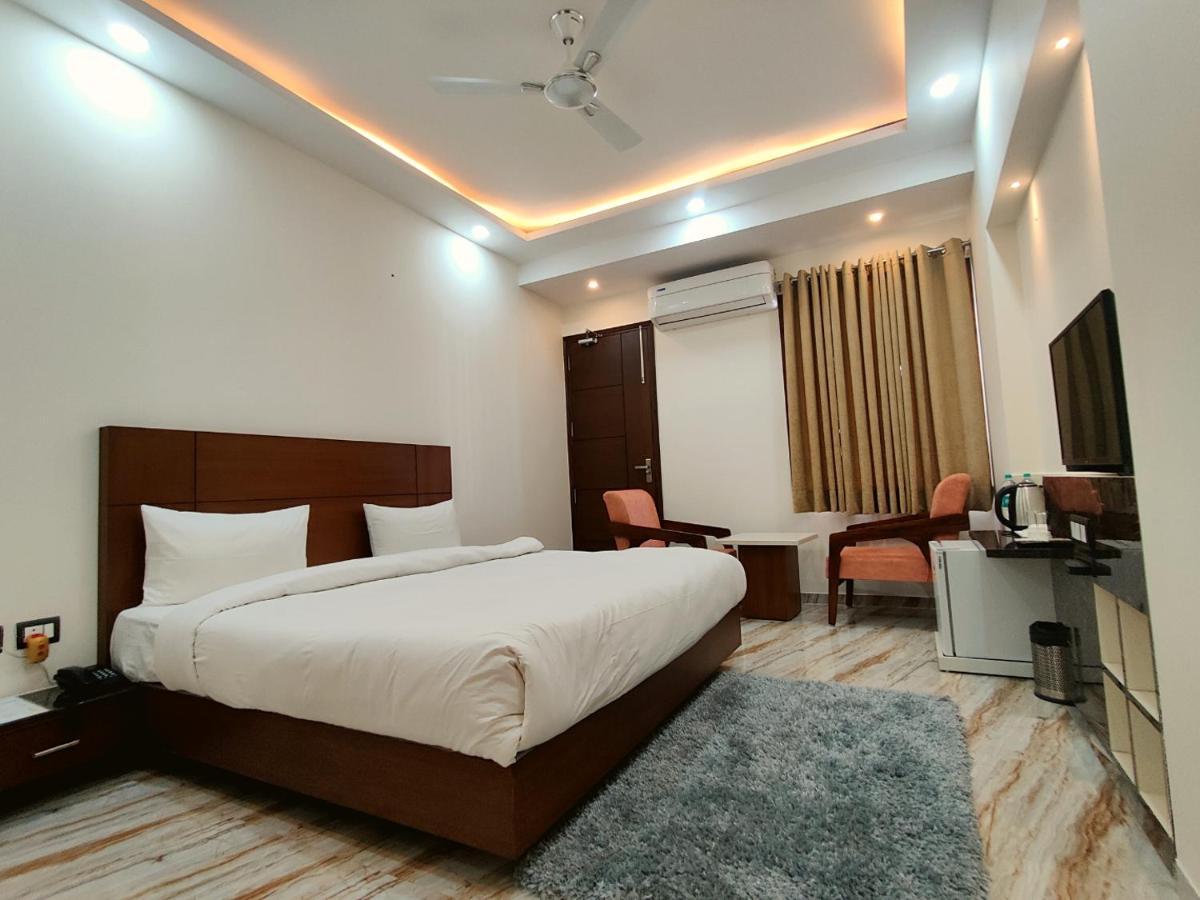 Hotel The Shacon Noida Zewnętrze zdjęcie