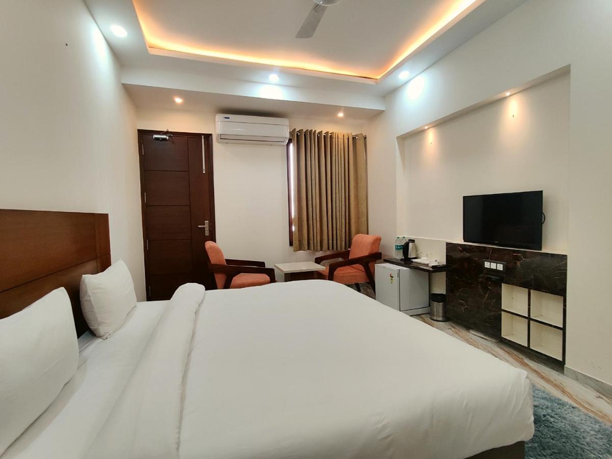 Hotel The Shacon Noida Zewnętrze zdjęcie